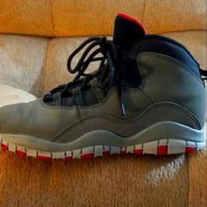 Girls Jordan Sneakers size: 2Y, grey, pink